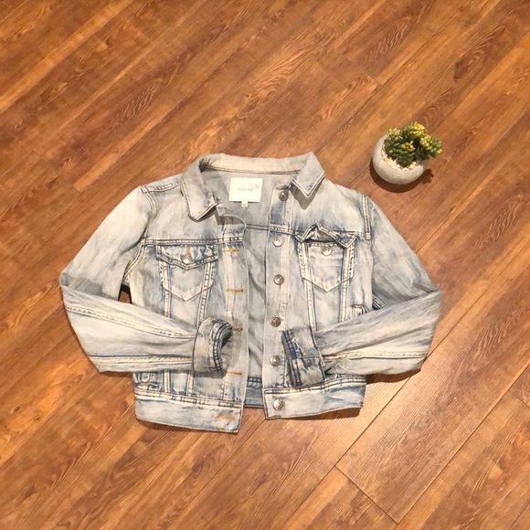 🖤 3/$30 - TALULA Jean Jacket 🖤 - Picture 2 of 6